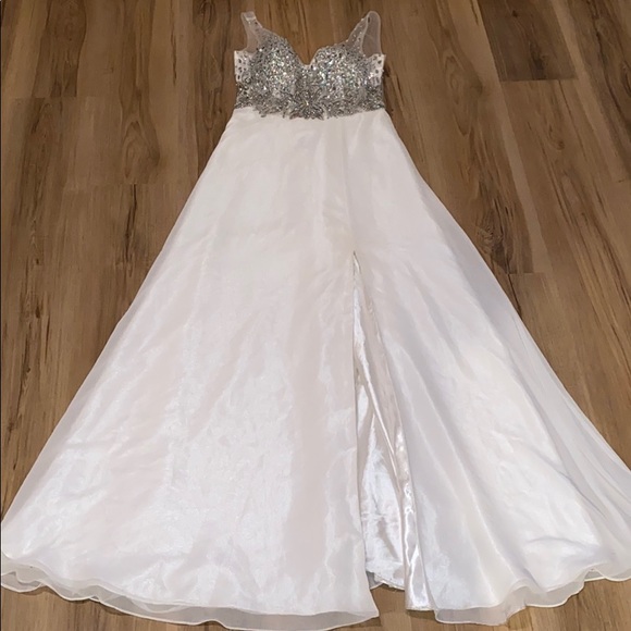 Prom dress - Picture 1 of 6